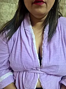 Snapshot of MOM-SUN-COUPLE chatting on 4, 4, 2026 MOM-SUN-COUPLE online show from 4, 4, 2026