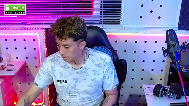 Snapshot of Darko0717 chatting on 14, 10, 2025 Darko0717 online show from 14, 10, 2025