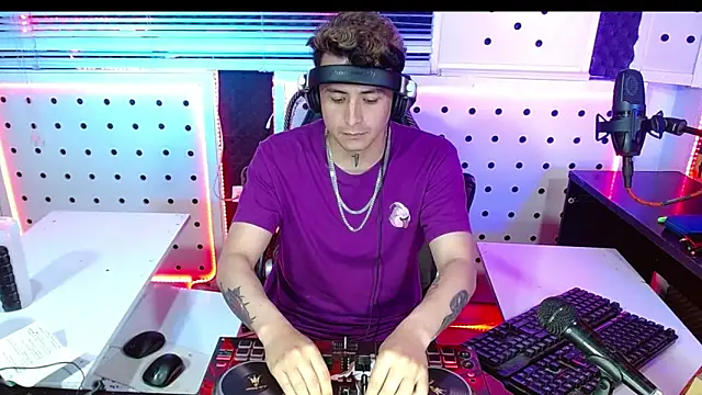 Snapshot of Darko0717 chatting on 25, 10, 2025 Darko0717 online show from 25, 10, 2025