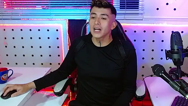 Snapshot of Darko0717 chatting on 2, 11, 2025 Darko0717 online show from 2, 11, 2025