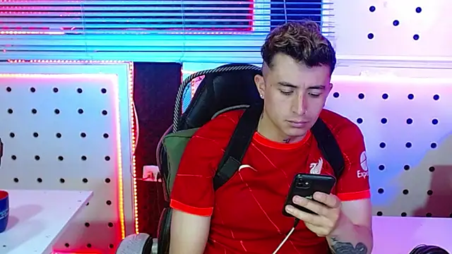 Snapshot of Darko0717 chatting on 6, 11, 2025 Darko0717 online show from 6, 11, 2025