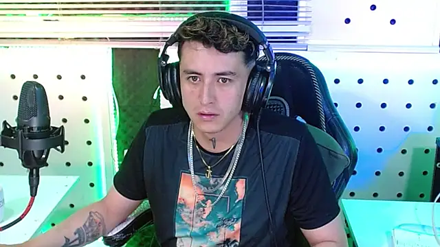 Snapshot of Darko0717 chatting on 21, 11, 2025 Darko0717 online show from 21, 11, 2025