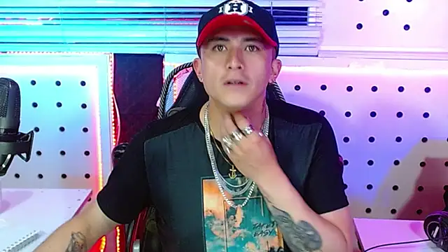 Snapshot of Darko0717 chatting on 26, 11, 2025 Darko0717 online show from 26, 11, 2025