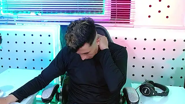 Snapshot of Darko0717 chatting on 1, 12, 2025 Darko0717 online show from 1, 12, 2025