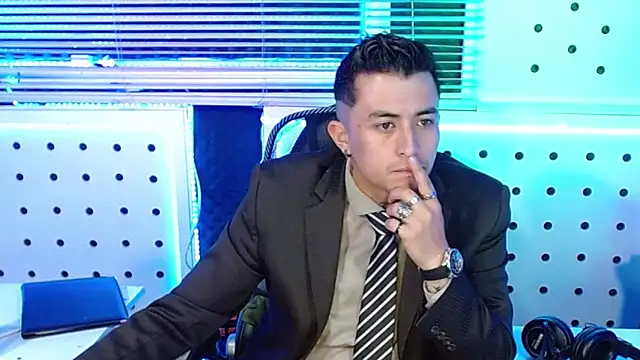 Snapshot of Darko0717 chatting on 4, 12, 2025 Darko0717 online show from 4, 12, 2025