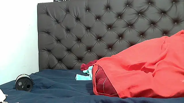 sluttylaura21 online show from 9, 3, 2025