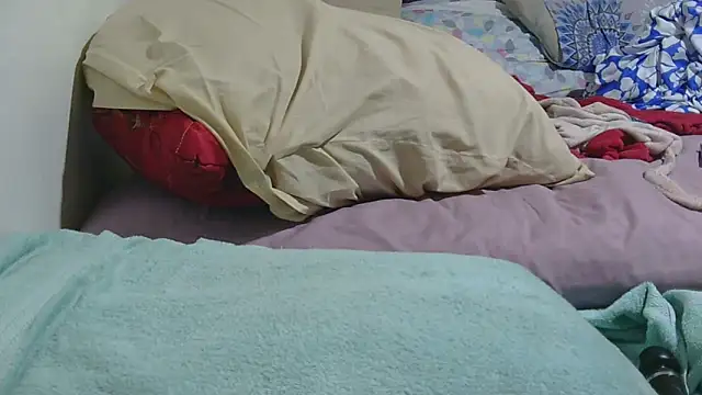 sluttylaura21 online show from 3, 4, 2026