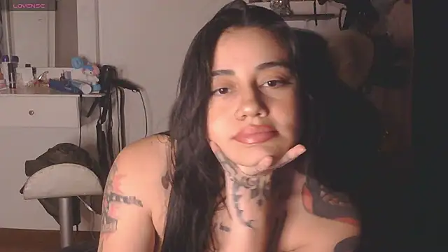 Snapshot of val_bardot chatting on 22, 5, 2026 val bardot online show from 22, 5, 2026
