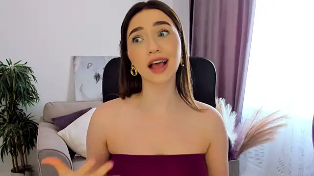 Snapshot of GracefulLook chatting on 12, 2, 2025 GracefulLook online show from 12, 2, 2025