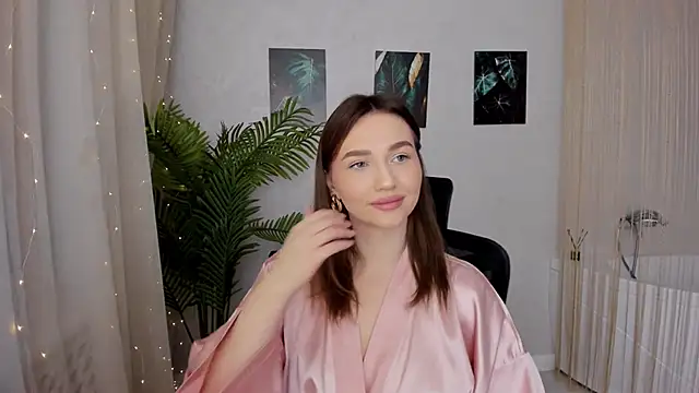 Snapshot of GracefulLook chatting on 24, 2, 2025 GracefulLook online show from 24, 2, 2025