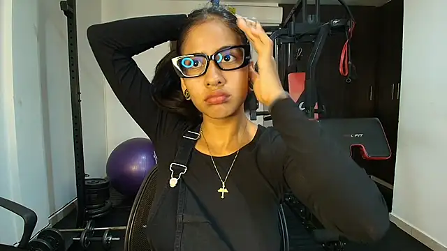 JuliKim  online show from 10, 10, 2025