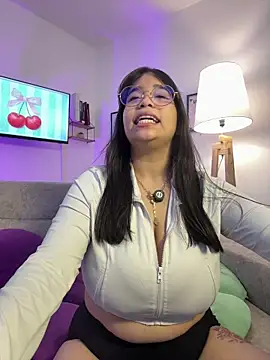 tati reyess online show from 23, 4, 2026