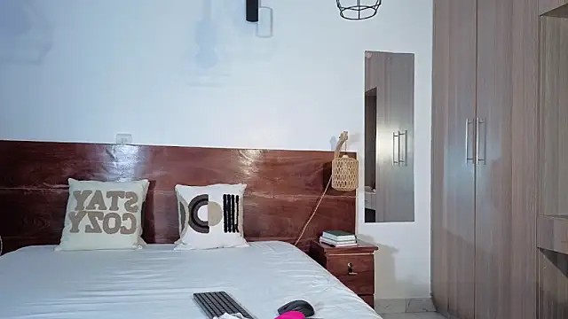 Snapshot of Elegant_Ebony chatting on 12, 3, 2026 Elegant Ebony online show from 12, 3, 2026