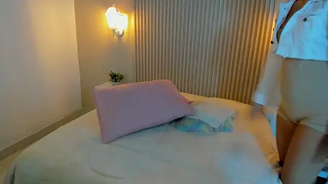 EmilyEvans7 online show from 16, 11, 2025