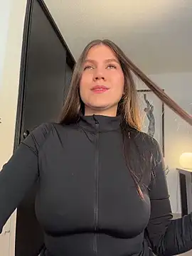 AmelieLaurent  online show from 5, 5, 2026