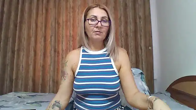 Snapshot of PussyEvely chatting on 10, 12, 2024 PussyEvely online show from 10, 12, 2024