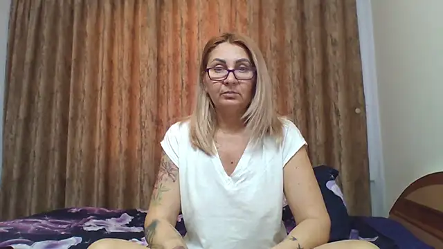 Snapshot of PussyEvely chatting on 9, 1, 2025 PussyEvely online show from 9, 1, 2025