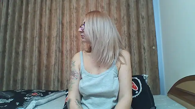 Snapshot of PussyEvely chatting on 30, 1, 2025 PussyEvely online show from 30, 1, 2025