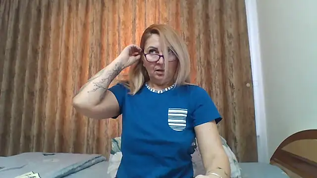 Snapshot of PussyEvely chatting on 12, 2, 2025 PussyEvely online show from 12, 2, 2025