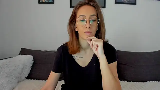 Snapshot of DesireMore90 chatting on 5, 2, 2026 DesireMore90 online show from 5, 2, 2026