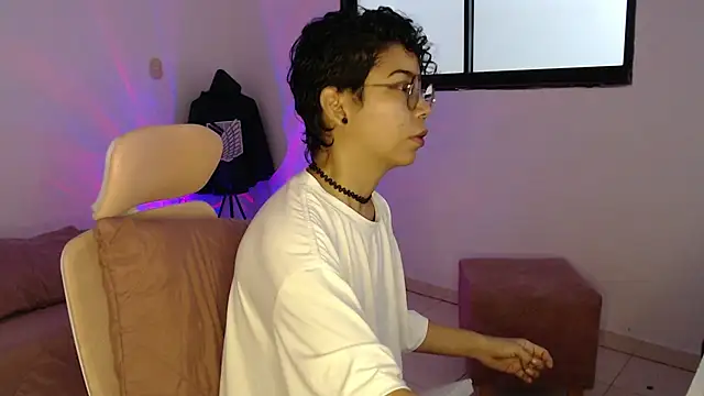 Snapshot of Putaku_San chatting on 1, 6, 2026 Putaku San online show from 1, 6, 2026