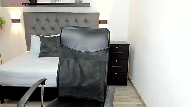 Snapshot of emily_villamil chatting on 4, 12, 2024 emily villamil online show from 4, 12, 2024