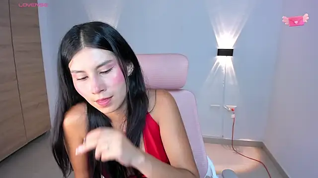 Snapshot of emily_villamil chatting on 4, 3, 2025 emily villamil online show from 4, 3, 2025