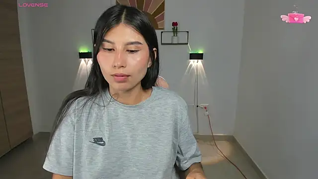 Snapshot of emily_villamil chatting on 6, 10, 2025 emily villamil online show from 6, 10, 2025