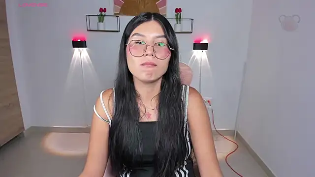 Snapshot of emily_villamil chatting on 9, 4, 2026 emily villamil online show from 9, 4, 2026