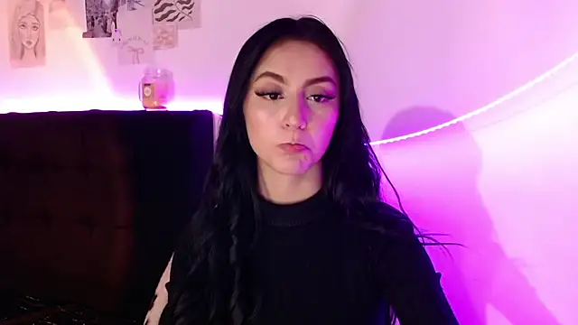 Coralinnee  online show from 24, 1, 2025