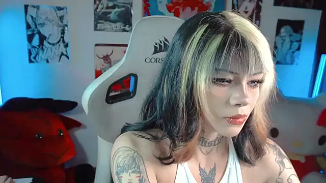 Snapshot of Deadly_Doll chatting on 10, 10, 2025 Deadly Doll online show from 10, 10, 2025