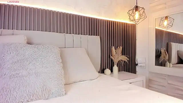 SHANONCLARK online show from 7, 11, 2025