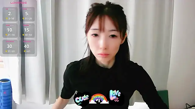 Snapshot of Love_me_Eri_ chatting on 18, 10, 2025 Love me Eri  online show from 18, 10, 2025