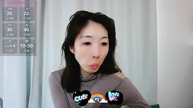 Snapshot of Love_me_Eri_ chatting on 20, 10, 2025 Love me Eri  online show from 20, 10, 2025