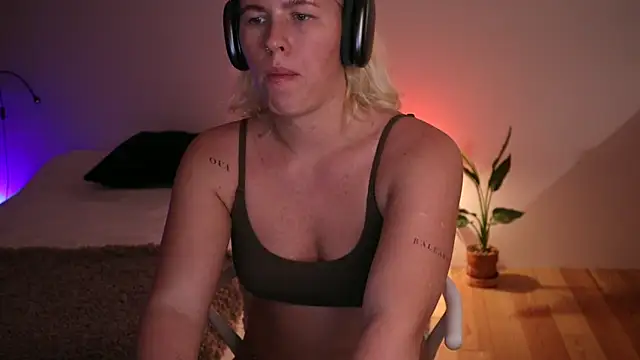 moonamii online show from 22, 1, 2025