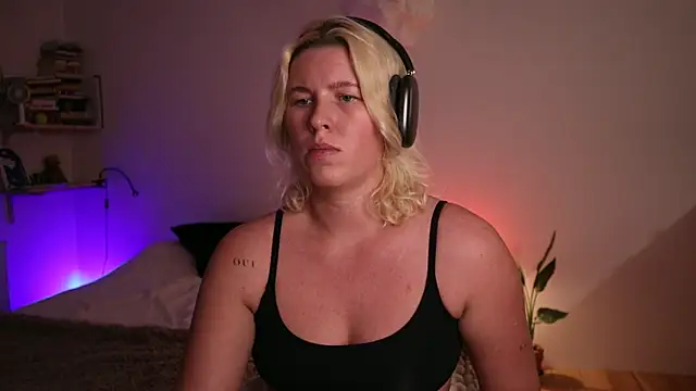 moonamii online show from 28, 1, 2025