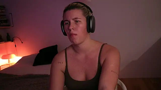 moonamii online show from 19, 2, 2025