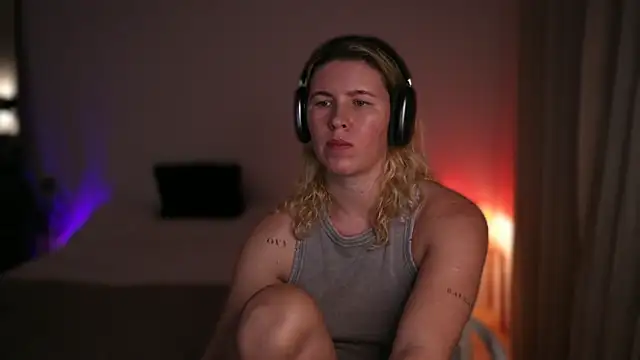 moonamii online show from 15, 9, 2025