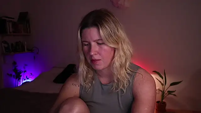 moonamii online show from 14, 10, 2025