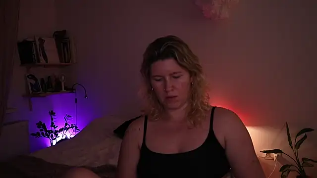 moonamii online show from 13, 12, 2025