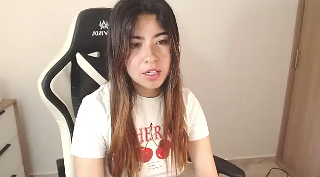 Snapshot of alice_middlee chatting on 11, 3, 2025 alice middlee online show from 11, 3, 2025