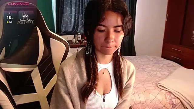 Snapshot of alice_middlee chatting on 19, 5, 2026 alice middlee online show from 19, 5, 2026