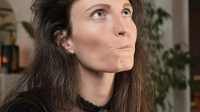 yulladao online show from 19, 10, 2025