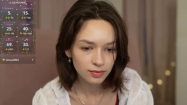 Snapshot of VivianLy_ chatting on 3, 12, 2024 VivianLy online show from 3, 12, 2024