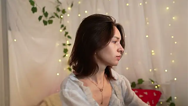 Snapshot of VivianLy_ chatting on 15, 1, 2025 VivianLy online show from 15, 1, 2025