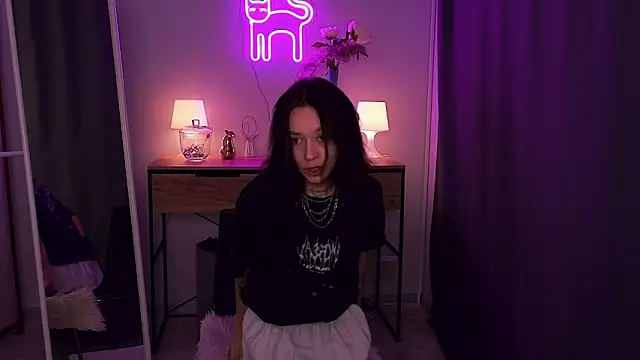 Snapshot of VivianLy_ chatting on 16, 2, 2025 VivianLy online show from 16, 2, 2025