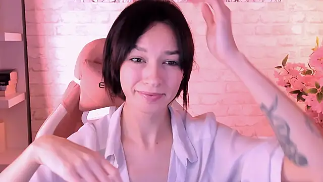 VivianLy  online show from 10, 1, 2026