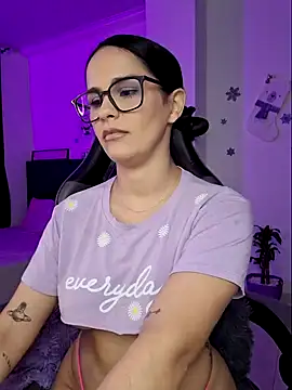 Snapshot of heyshaa chatting on 2, 1, 2025 heyshaa online show from 2, 1, 2025