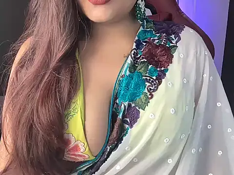 Snapshot of shanayaaa_1 chatting on 8, 9, 2025 shanayaaa 1 online show from 8, 9, 2025