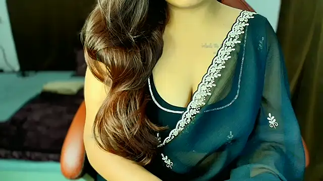 Snapshot of shanayaaa_1 chatting on 5, 11, 2025 shanayaaa 1 online show from 5, 11, 2025